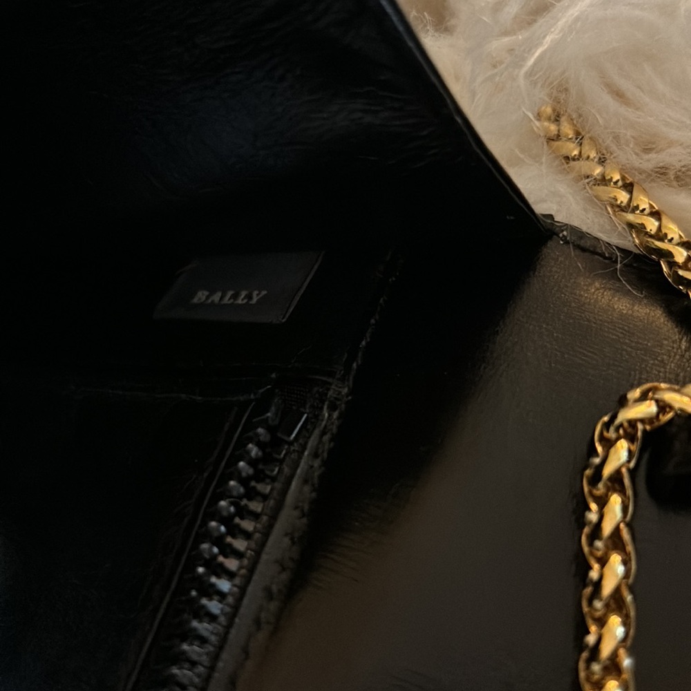 π₯π₯π₯Bally Handbag π₯π₯π₯π₯ - Picture 13 of 16